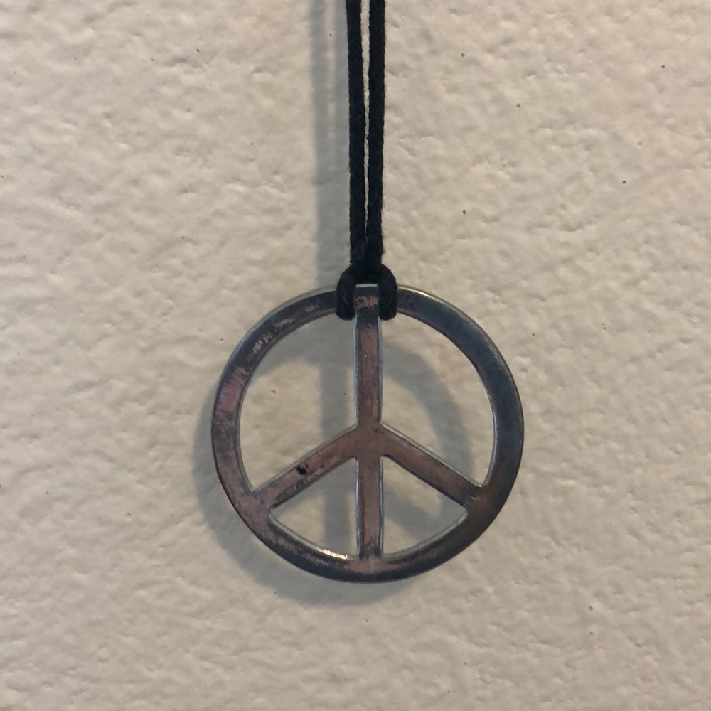 Peace sign necklace 🌻🌼